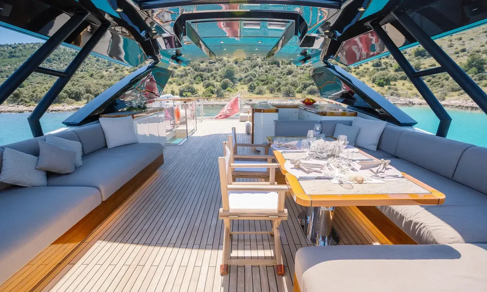 Vivaldi, 2018 Monte Carlo Yachts MCY 96, photo 10