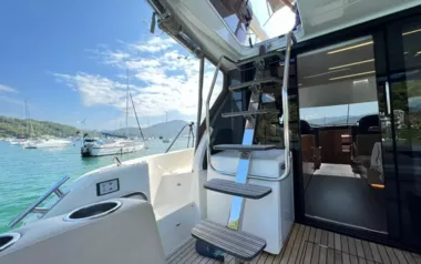 Bavaria Fly by Bavaria Yachts – Private Motor Yacht Charter in Sentosa