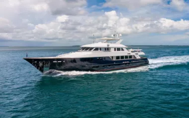 Loose Ends by Burger Boat – Private Superyacht Charter in Harbour Island