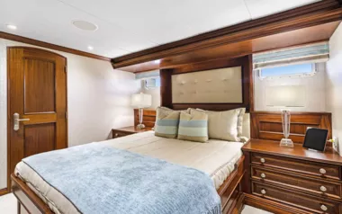 Loose Ends by Burger Boat – Private Superyacht Charter in Harbour Island