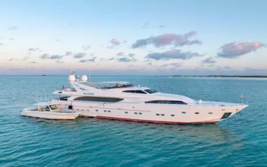 Mambo by Custom Line – Private Superyacht Charter in the USA