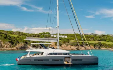 Babac by Lagoon – Private Sailing Catamaran Charter in Tahiti