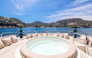 Accama Delta do estaleiro Azimut, aluguel privativo de Iate a motor, Cannes