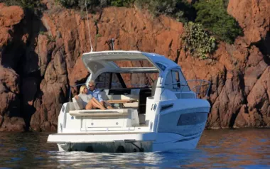 Love by Jeanneau – Private Power Boat Charter in Antibes