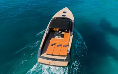 Nissa by VanDutch – Private Power Boat Charter in France
