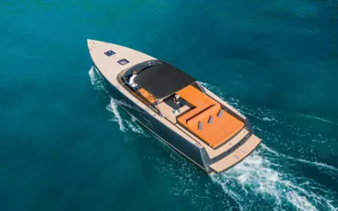 Nissa by VanDutch – Private Power Boat Charter in France