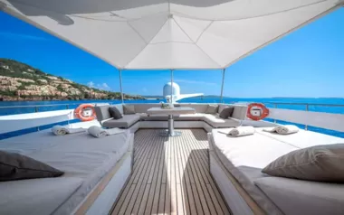 Sunliner X by Cantieri Navali – Private Motor Yacht Charter in Male