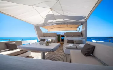 Sunliner X by Cantieri Navali – Private Motor Yacht Charter in Male