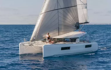 Lagoon 400 by Lagoon – Private Sailing Catamaran Charter in Tahiti
