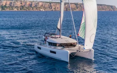 Lagoon 400 by Lagoon – Private Sailing Catamaran Charter in Tahiti