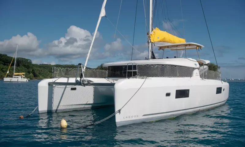Lagoon 420 – image 1