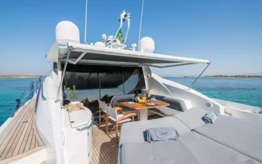 Elentari by Sunseeker – Private Motor Yacht Charter in Athens