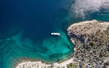 Estia Yi by Ferretti – Private Motor Yacht Charter in Athens