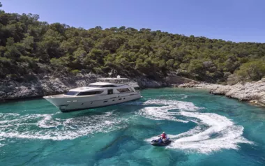 Flor by Sanlorenzo – Private Motor Yacht Charter in Santorini