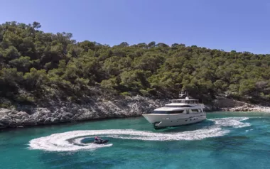 Flor by Sanlorenzo – Private Motor Yacht Charter in Santorini