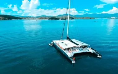 Vibe by Custom Made – Private Sailing Catamaran Charter in Aberdeen