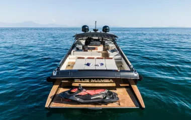 Blue Mamba von Itama – privater Motoryacht Charter in Capri