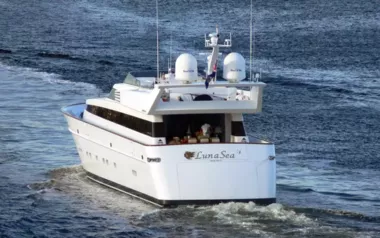 Lunasea by Cantieri di Pisa – Private Motor Yacht Charter in Naples