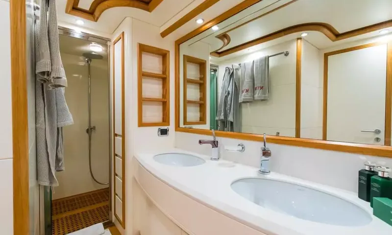 Riviera image 17