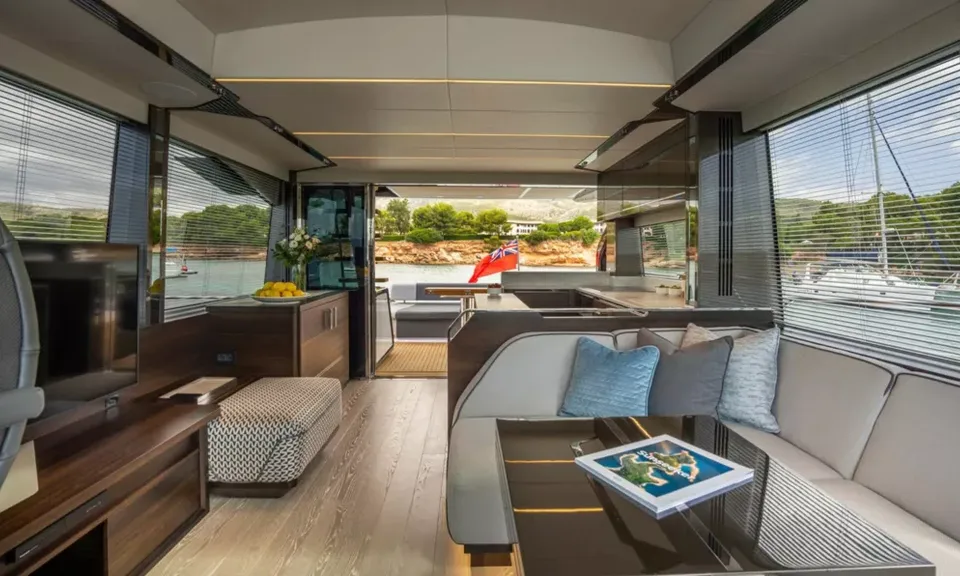 Forza, 2021 Sunseeker 65 Sport Yacht, photo 7