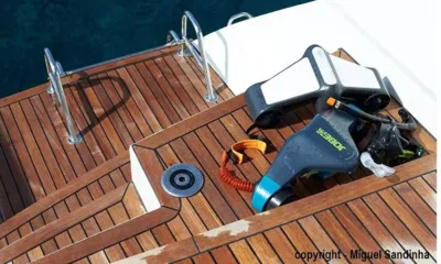 Breiz-Ile: Underwater scooters and snorkel gear resting on a teak stern step with a boarding ladder