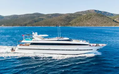 Axella by Crestitalia – Private Superyacht Charter in Greece