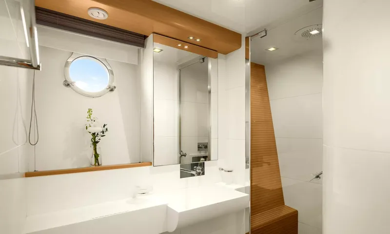 Ferretti image 17