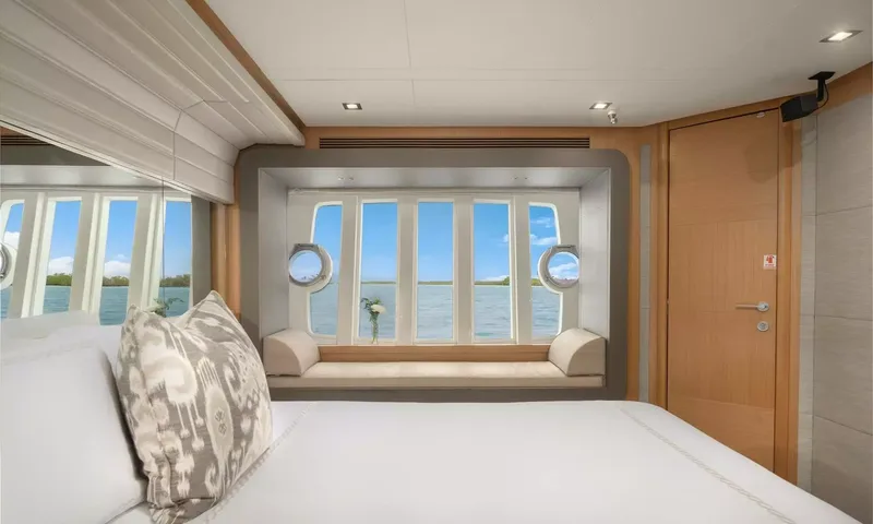 Ferretti image 21