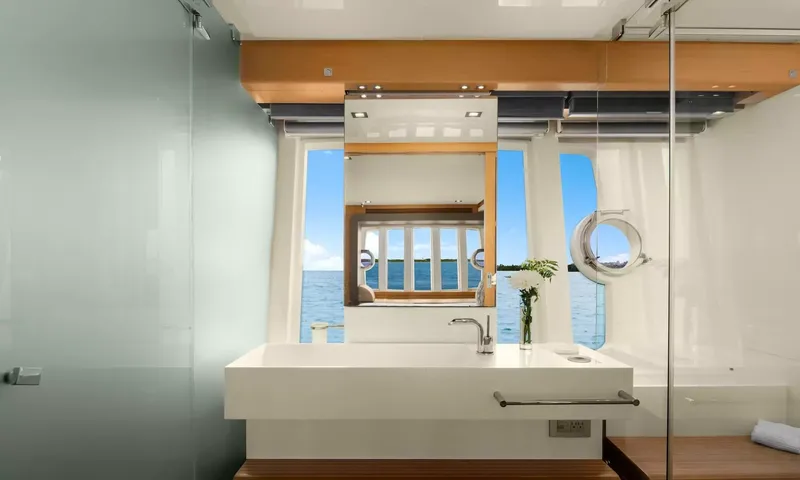 Ferretti image 23