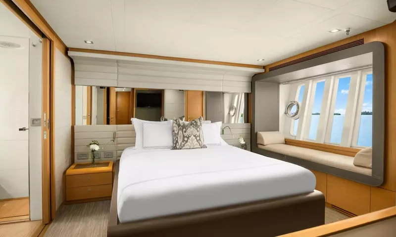 Ferretti image 24