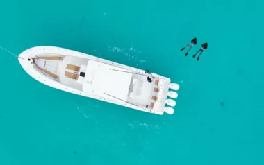 Suenos by HSB Yachts – Private Power Boat Charter in the Turks and Caicos