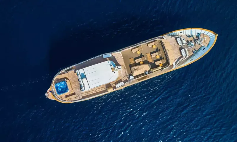La Perla image 2
