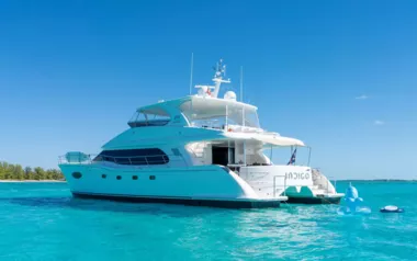 Indigo III by Horizon – Private Power Catamaran Charter in the Abacos