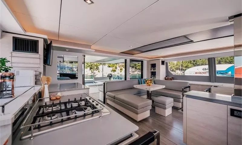 Lady Amanda I image 8