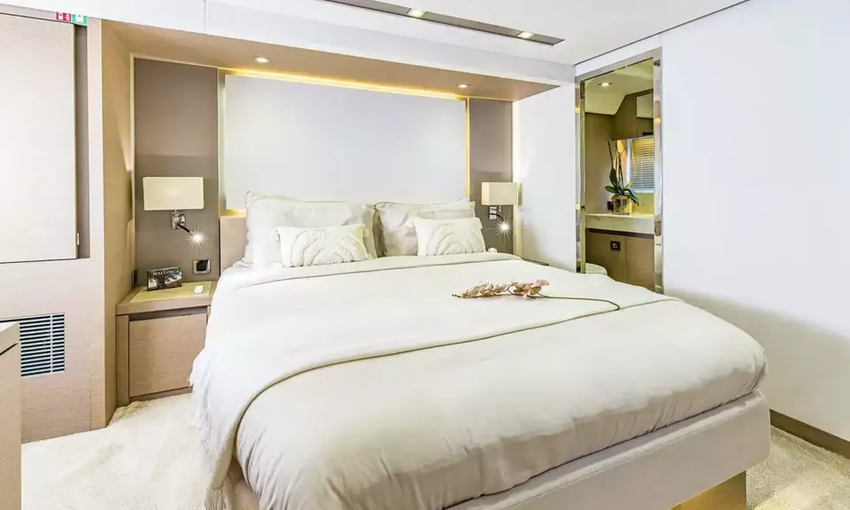 Blue M, 2016 Prestige Yachts 680 Fly, photo 6