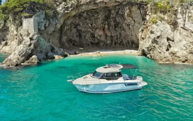 MF 795 by Jeanneau – Private Power Boat Charter in Dubrovnik