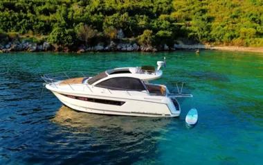 Leader 10 by Jeanneau – Private Power Boat Charter in Dubrovnik