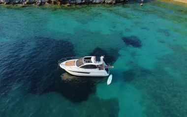 Leader 10 by Jeanneau – Private Power Boat Charter in Dubrovnik