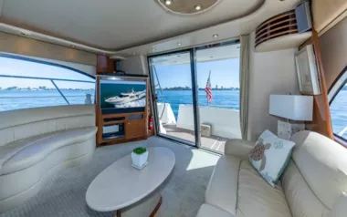 Elegant Lady by Meridian – Private Motor Yacht Charter in Freeport