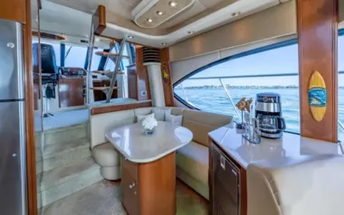 Elegant Lady by Meridian – Private Motor Yacht Charter in Freeport