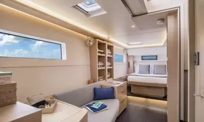 Good Mood: Light cabin with sofa, bookshelf, windows and skylight, double bed visible at the far end