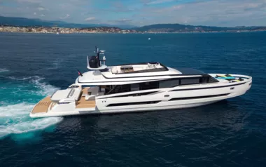 Mini K2 by Extra Yachts – Private Superyacht Charter in the Turks and Caicos