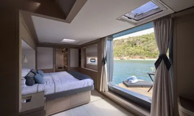 La Gatta: Cabine dupla com uma grande janela que se abre para um pequeno terraço privativo sobre o mar