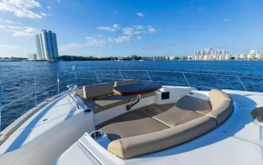 Dreamtime by Sea Ray – Private Motor Yacht Charter in Harbour Island
