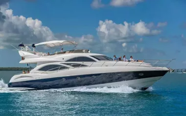 Giuli by Sunseeker – Private Motor Yacht Charter in the USA