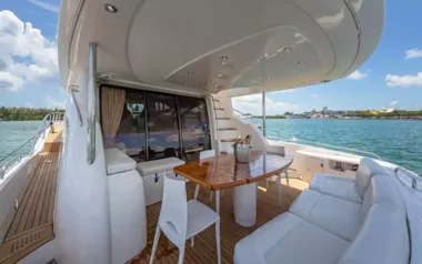 Giuli by Sunseeker – Private Motor Yacht Charter in the USA