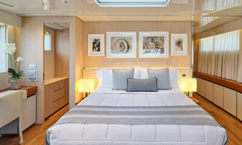 Golden Yacht image 6