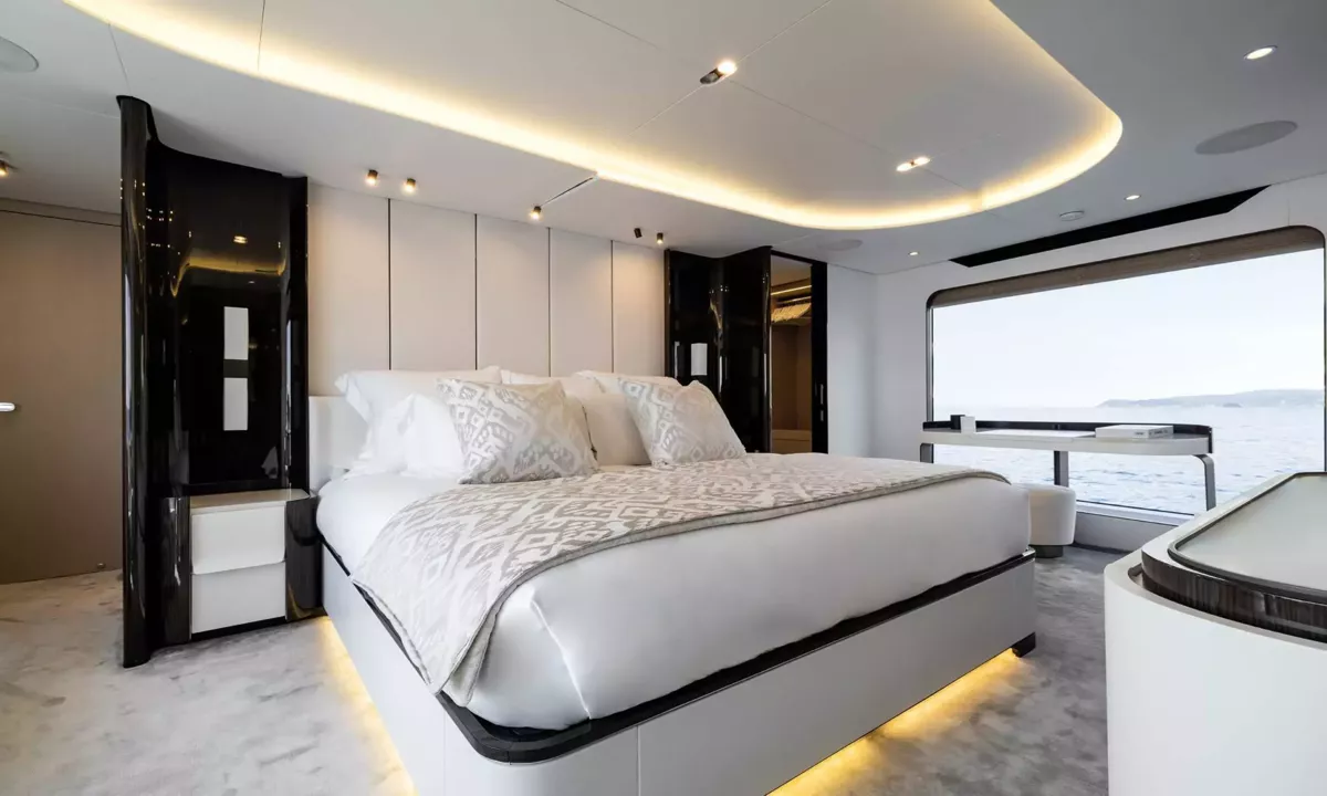 Nemesis – 105ft Superyacht Charter | Azimut