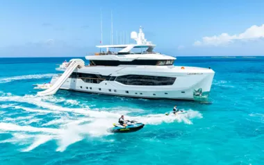 Eau La La by Numarine – Private Superyacht Charter in St Georges