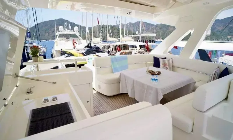 Reine de Coeurs image 3
